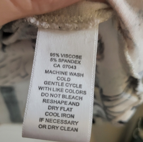 Cupio Women's Cream Graphic Top - Picture 5 of 5